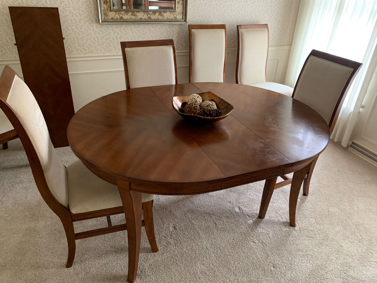 dining table with two leaves and 6 chairs