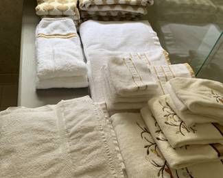 linens are new or "like-new"