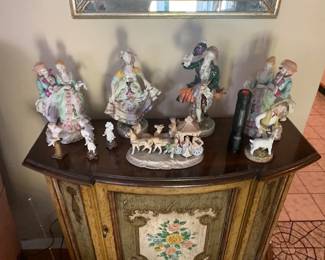 the porcelain are in good condition 