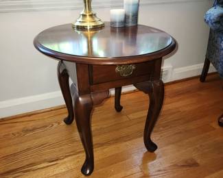 end table by Kincaid (top has surface damage)
