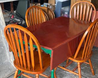 Kitchen Table with drop leaves - 4 chairs