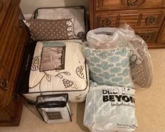 Queen Size Comforter Set Accent Pillows  J Queen NY 