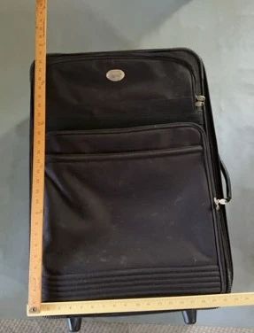 Set Of Two Rexford Suitcases And A Samsonite Bagcarryon 