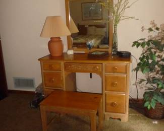 dresser / bench and mirror