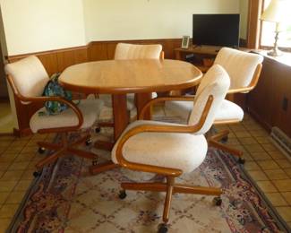 dinette set / rug