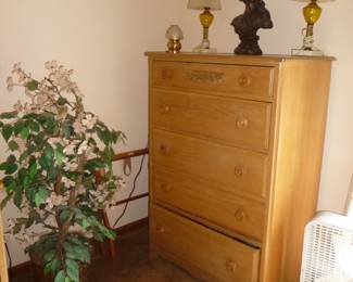 chest of drawers