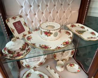 Royal Albert Old Country Roses dinnerware