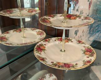 Royal Albert Old Country Roses dinnerware