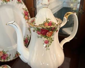 Royal Albert Old Country Roses dinnerware
