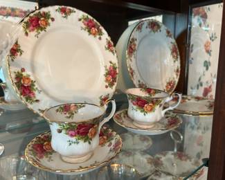 Royal Albert Old Country Roses dinnerware
