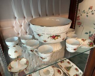 Royal Albert Old Country Roses dinnerware