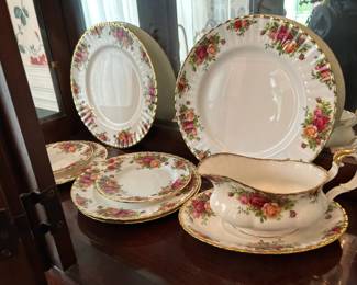 Royal Albert Old Country Roses dinnerware