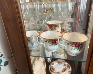 Royal Albert Old Country Roses dinnerware