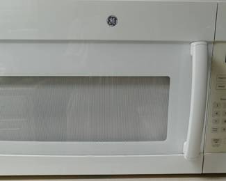 Very clean GE Microwave under the cabinet mount 1000 watts.