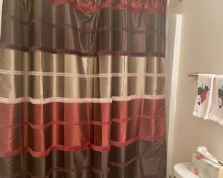 Shower curtain, towels