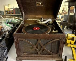 Master Voice Phonograph