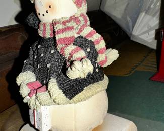 Snowman shelf sitter, Missing his nose, but he's still happy