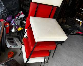 wow! Truly a find.. lurking in the garage, might have to find a home before the sale, very midmodern 4 chairs (Mobili Polli ?)