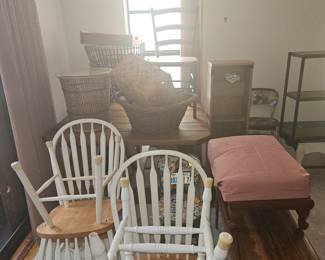 Set of 4 white dining chairs
$60
