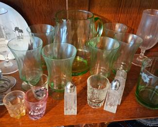 Find like we have some good uranium glass $200
Set.