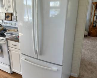 Like new GE refrigerator