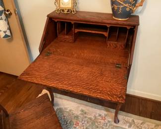 AMAZING OAK DESK AND CHAIR