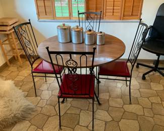 VINTAGE SET.  LOOKS GREAT. 