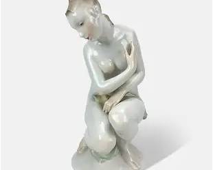 Herend Porcelain Statue Art Deco Figurine Nude Woman Being Modest