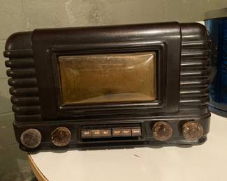 Bakelite vintage tube radio