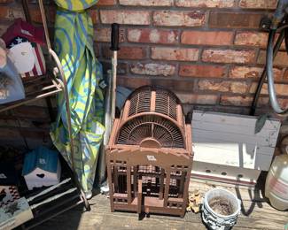 Birdcages and bird houses