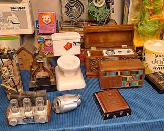 Novelty Radios...  Cute Mid-Century Modern Novelty Box Radios; Burger King, Toilet Bowl and more...