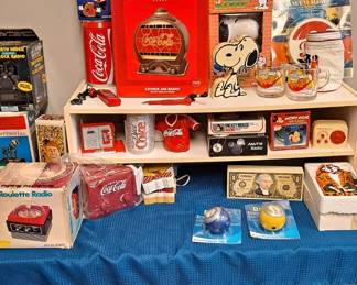 Novelty Radios... Coca-Cola, Snoopy... Antique & Vintage Phonographs...