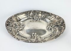 194 Grams Fine Redlich Sterling Silver High Relief Grape Cluster Oval Dish
