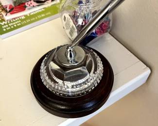 Brilliant Pen Holder