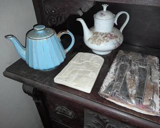 Vintage Teapots & Egyptian Wall Plaques