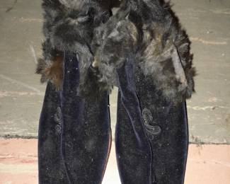 GENUINE ANTIQUE MOURNING DRESS FROM 1852 (PRE-CIVIL WAR) W/ SKIRT, SHIRT, UNDERSHIRT, LACE GLOVES, PARASOL, FUR SHOES!