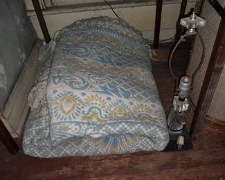 Oversized Rug & Crystal Lamp