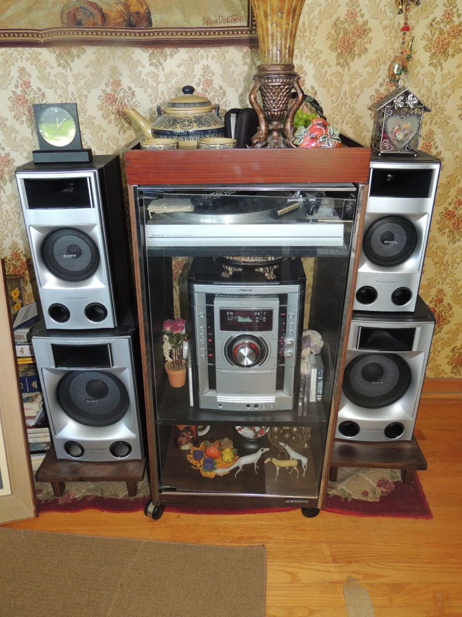 LANSING ESTATE SALE MID CENTURY & MUCH MORE starts on 5/17/2024