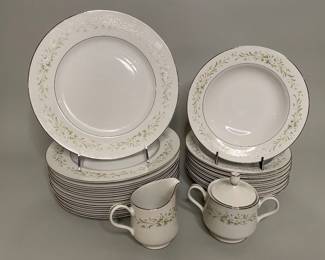 20 Piece Crown China Partial Dinner Service In Claridge
