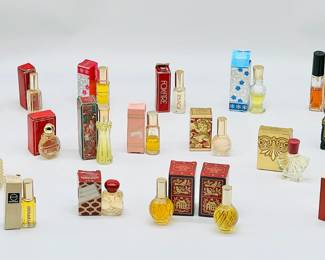 (18) Small Vintage Avon Colognes & Purse Concentrés FT Country Kitchen Persian Wood
Moonwind Fluted Petite Cologne, Here's My Heart Vintage Fragrance Collection, Persian Wood, Unforgettable Purse Concentré, Precious Scent Soft Musk, more. Some bottles are not full; please sell photos. 
