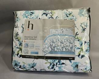 Lot 323 | New Home Expressions Queen Bedding Set