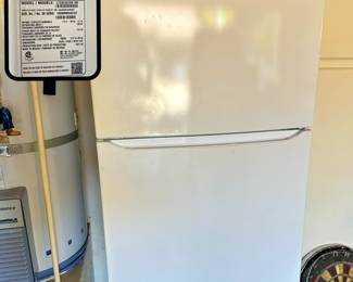 LG Top Mount Freezer Refrigerator ~ 24 cu. ft. ~ Large Capacity, Wide