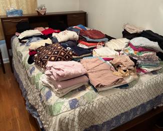 Full size bed complete 
Clothes on bef
