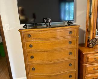 Vintage  5 Drawer Dresser