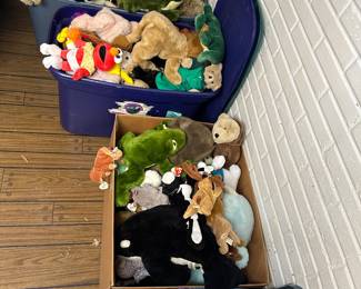 LOTS OF STUFFED ANIMALS!