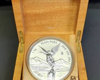 2018 Mexico 1 Kilo .999 Fine Silver Libertad Round In Engraved Wood Presentation Box And Certificate Booklet