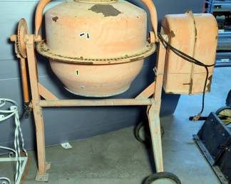 Central Machinery 3-1/2 Cubic Foot Rolling Cement Mixer, Powers On