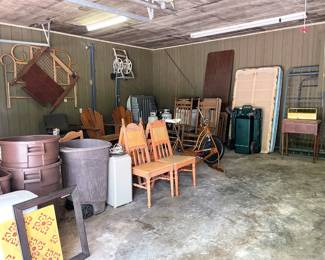 TRASH CANS, SOOD CHAIRS