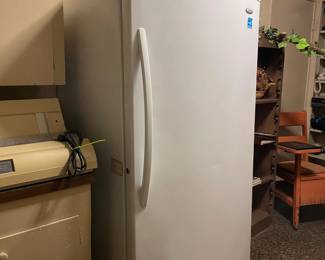 UPRIGHT FREEZER