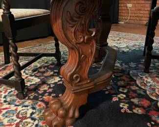 LEGS AND CLAW FEET ON DINING TABLE